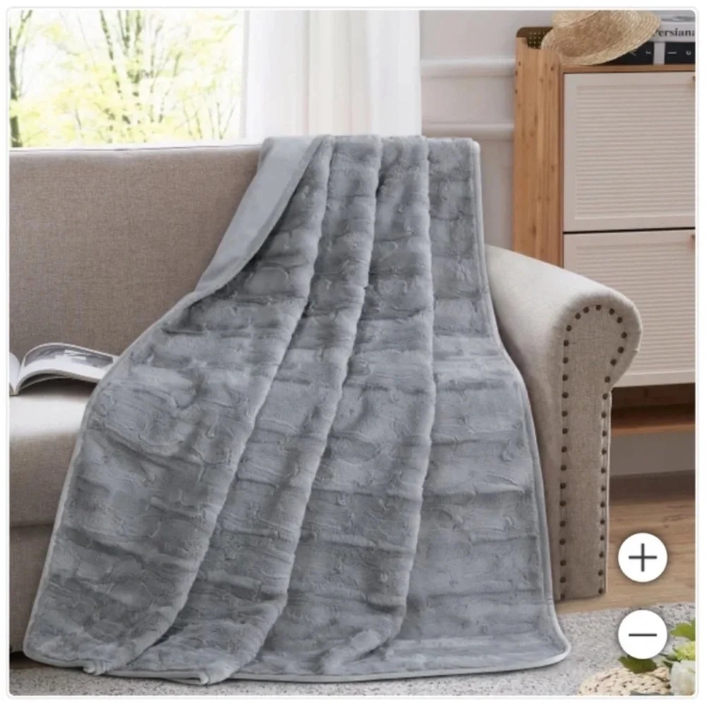 NWT Brentwood Originals Oversized Waterproof Pet Blanket & Furniture Protector